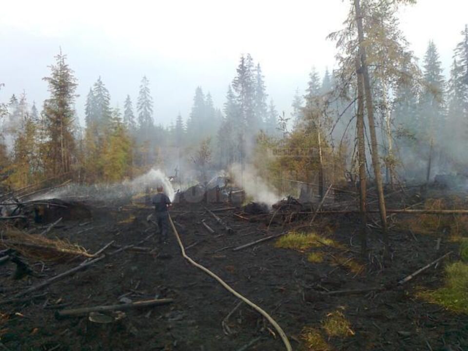 Incendiul a fost stins după 11 ore de muncă