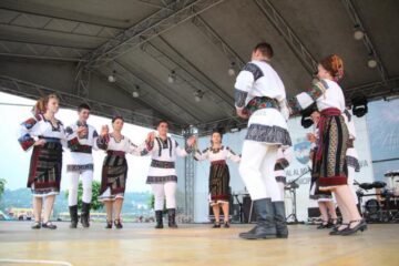 Muzică populară și distracție la Zilele Sucevei 2013