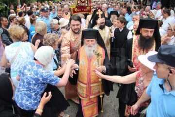 20.000 de credincioși au participat la procesiunea de Sânziene, la Mănăstirea Sf.Ioan și pe străzile Sucevei