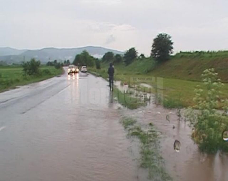 DN 2E a fost inundat în zona Capu Codrului – Păltinoasa