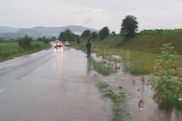 DN 2E a fost inundat în zona Capu Codrului – Păltinoasa