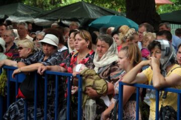 20.000 de credincioși au participat la procesiunea de Sânziene, la Mănăstirea Sf.Ioan și pe străzile Sucevei