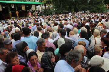 20.000 de credincioși au participat la procesiunea de Sânziene, la Mănăstirea Sf.Ioan și pe străzile Sucevei