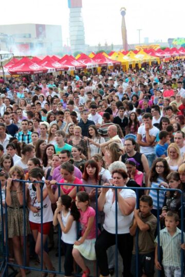 Zeci de mii de suceveni s-au distrat de minune la spectacolul de duminica, la Zilele Sucevei 2013