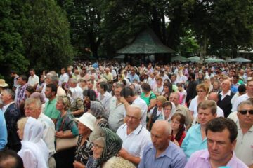 20.000 de credincioși au participat la procesiunea de Sânziene, la Mănăstirea Sf.Ioan și pe străzile Sucevei
