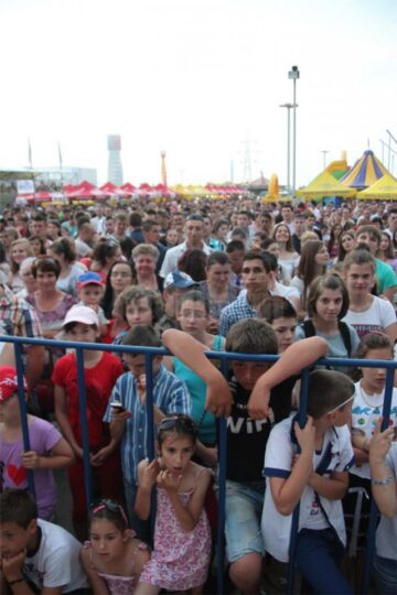 Zeci de mii de suceveni s-au distrat de minune la spectacolul de duminica, la Zilele Sucevei 2013
