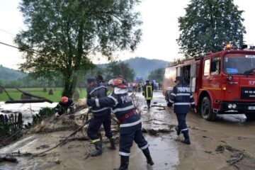 Ploile torențiale, pe alocuri însoțite de grindină, au afectat mai multe zone ale județului