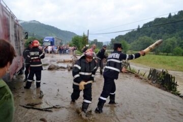 Ploile torențiale, pe alocuri însoțite de grindină, au afectat mai multe zone ale județului