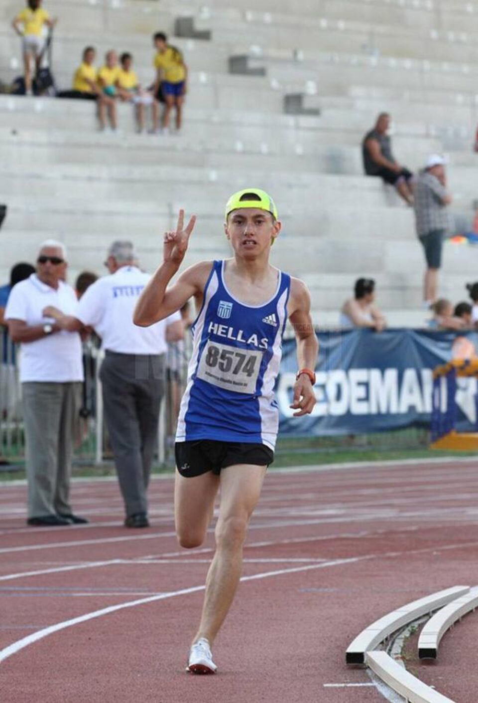 Dorneanul Claudiu Daniel Mihăescu a devenit campion național în probele de 300 și 1500 de metri Dorneanul Claudiu Daniel Mihăescu a devenit campion național în probele de 300 și 1500 de metri