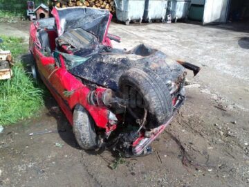 Autoturismul BMW un morman de fiare in urma accidentului