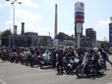 Peste 200 de motocicliști au făcut un popas de câteva ore în parcarea Shopping City