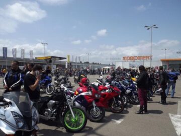 Peste 200 de motocicliști au făcut un popas de câteva ore în parcarea Shopping City