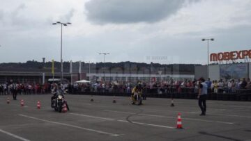 Cascadorii spectaculoase, sute de cai putere și multă distracție la MotorFest 2013