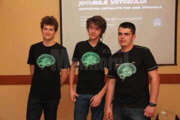 Tinerii au prezentat proiectul „Jocurile viitorului – dispozitive controlate prin unde cerebrale”