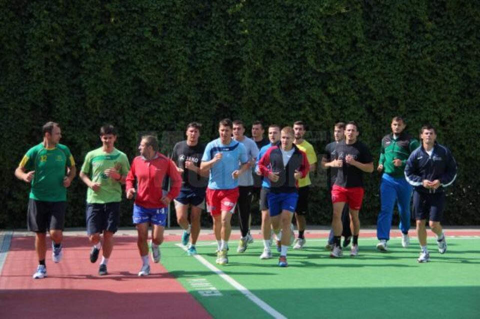 Handbaliștii suceveni s-au reunit ieri, singura noutate din lot fiind portarul Bogdan Pralea Handbaliștii suceveni s-au reunit ieri, singura noutate din lot fiind portarul Bogdan Pralea