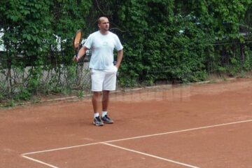 Mihai Pânzaru și-a respectat statutul de favorit, impunându-se atât la simplu cât și la dublu