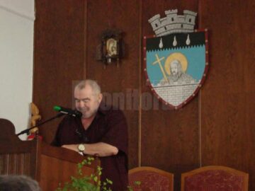 George Stanca în sala Voievozilor a Primăriei Siret