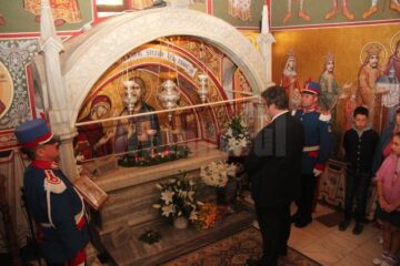 Câteva mii de pelerini l-au sărbătorit ieri pe Sfântul Voievod Ștefan cel Mare, la Mănăstirea Putna