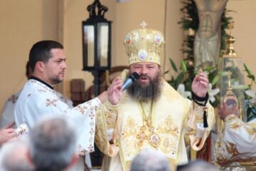 Câteva mii de pelerini l-au sărbătorit ieri pe Sfântul Voievod Ștefan cel Mare, la Mănăstirea Putna