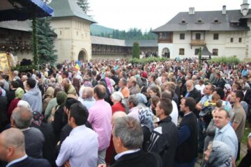 Mii de pelerini l-au sărbătorit pe Sfântul Ștefan cel Mare
