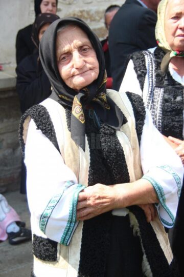 Câteva mii de pelerini l-au sărbătorit ieri pe Sfântul Voievod Ștefan cel Mare, la Mănăstirea Putna