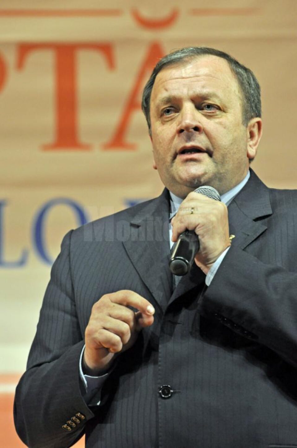 Flutur: Cu o majoritate parlamentară de 70%, USL a înțeles că poate să facă orice