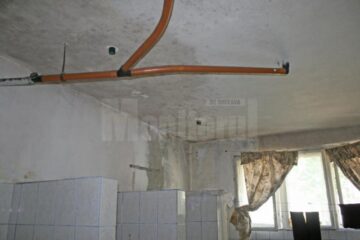 Așa arată baia comună de la parterul căminului 1 din incinta Colegiului Tehnic de Industrie Alimentară