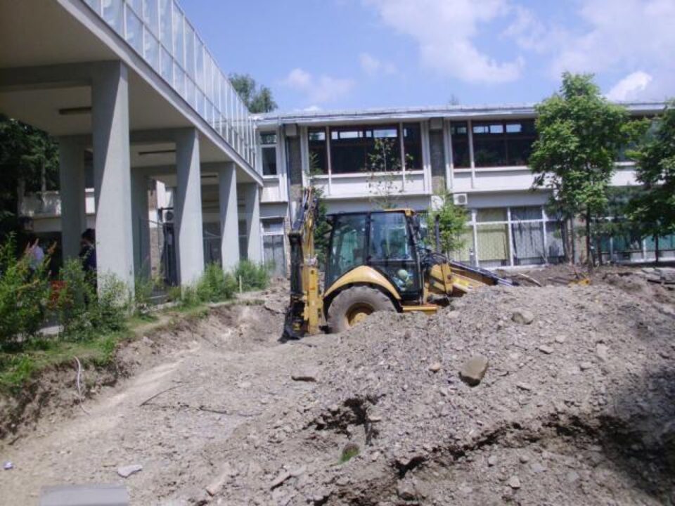 Termenul de finalizare pentru lucrările din fața corpurilor A și E este 30 iulie