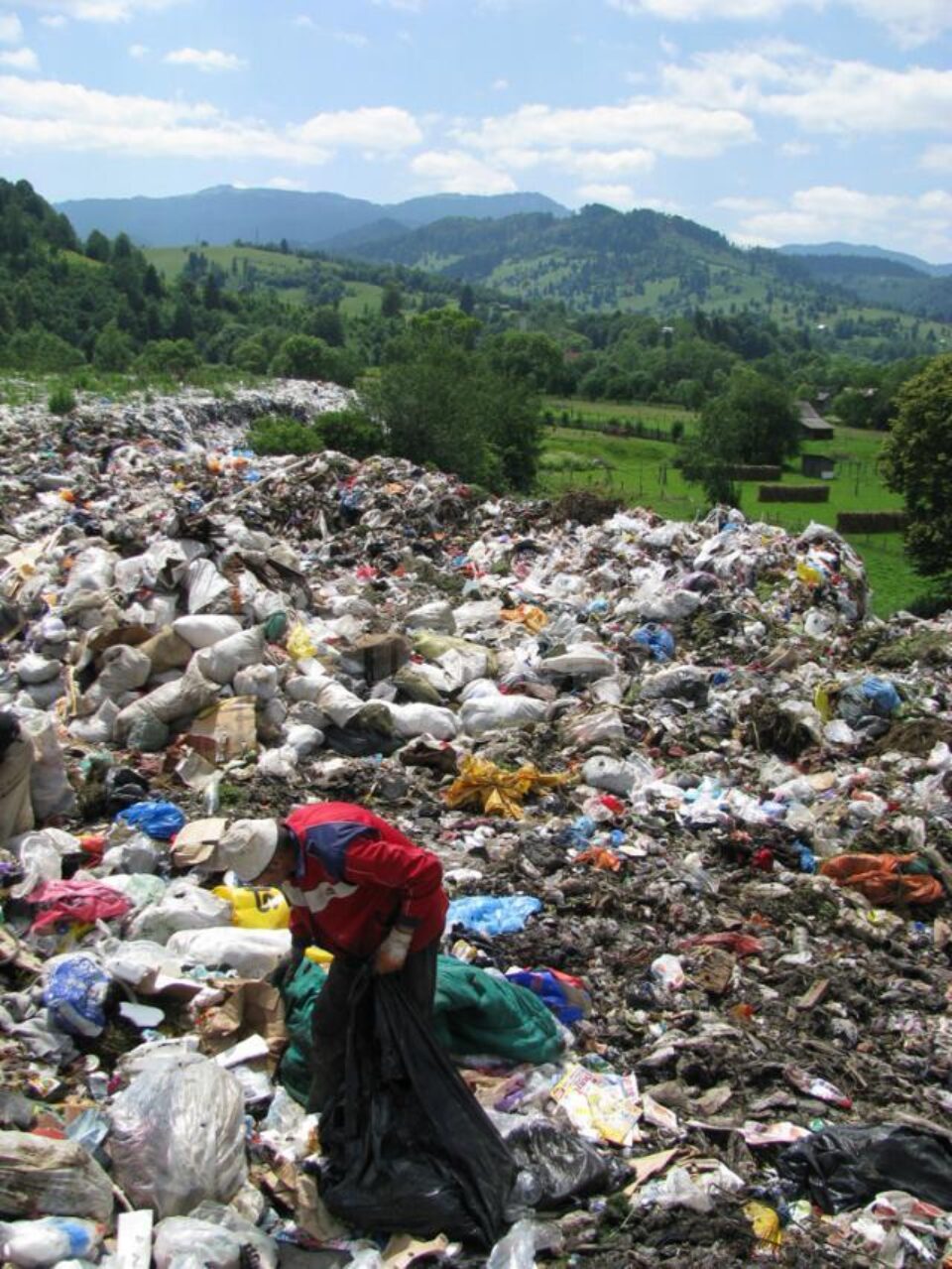 Groapa de gunoi a municipiului Câmpulung Moldovenesc din zona Izvor Boatca