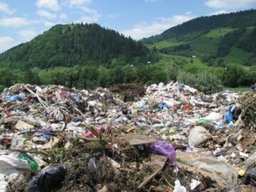 Groapa de gunoi a municipiului Câmpulung Moldovenesc din zona Izvor Boatca