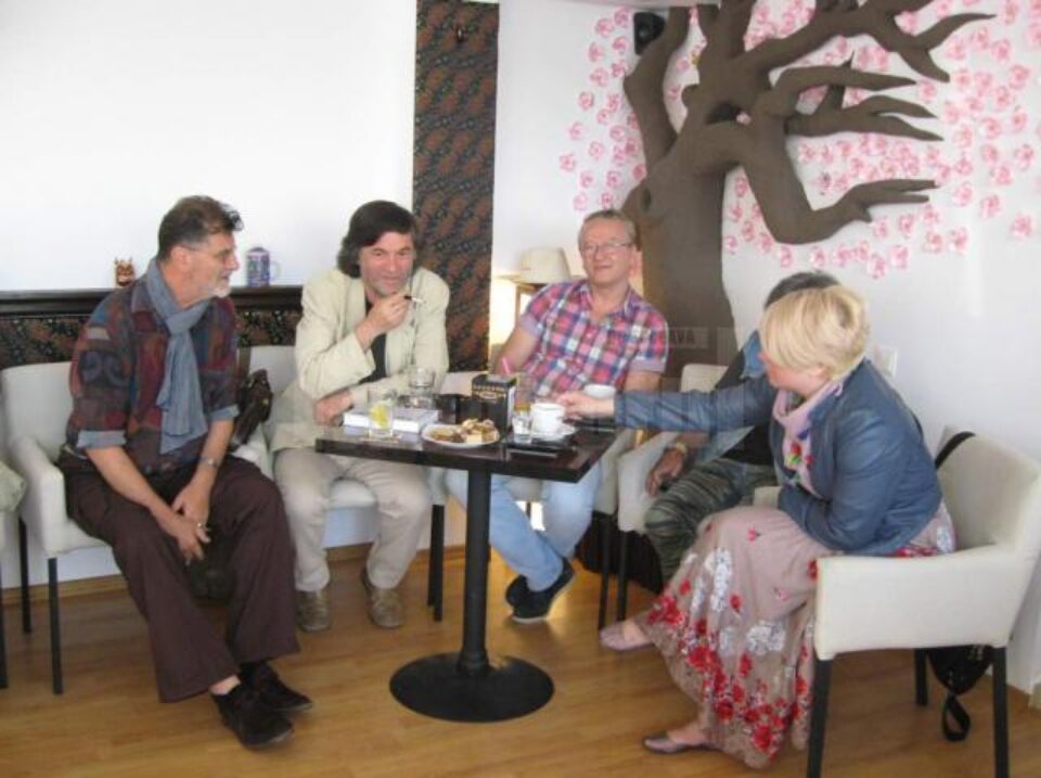 Lansarea volumului „(R)umori” la Cafenea & Ceainărie „Sakura”