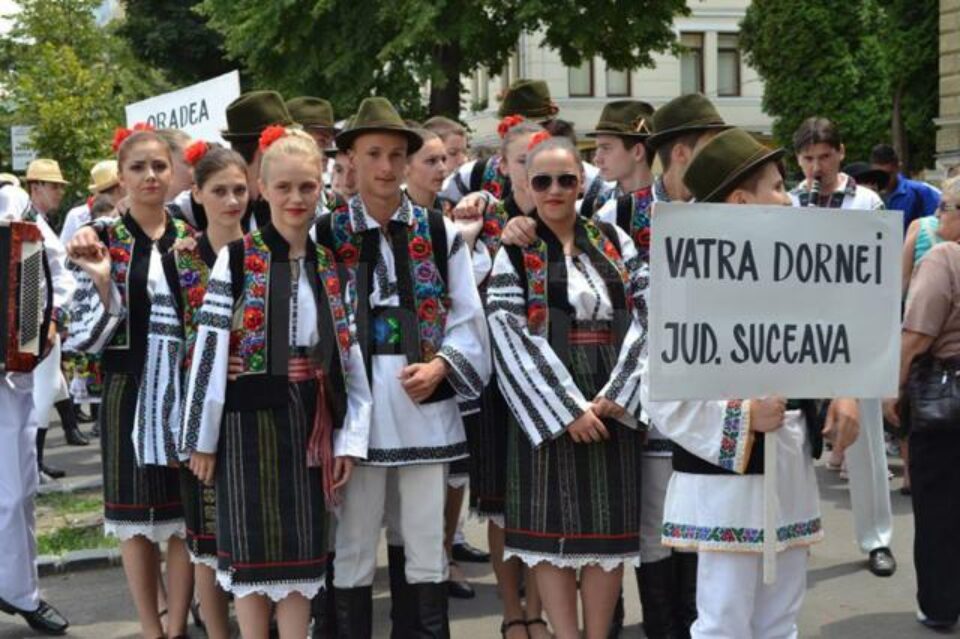 Trofee și premii pentru ansamblurile folclorice ale Clubului Copiilor Vatra Dornei