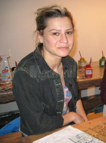 Oana Moruz Chilariu - coordonator atelier pictura icoane pe sticlă