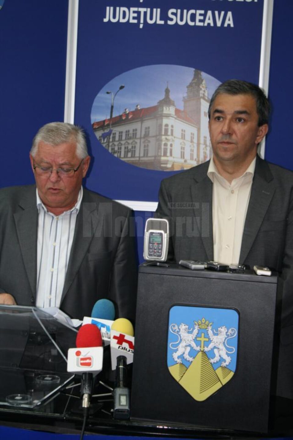 Rezultatele finale ale recensământului au fost prezentate ieri de Stelian Ruscior și Florin Sinescu Rezultatele finale ale recensământului au fost prezentate ieri de Stelian Ruscior și Florin Sinescu