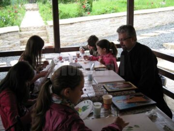61 de elevi au participat la o tabăra de creație„Micii Iconari”, la Adâncata