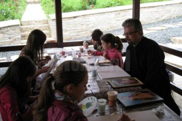 61 de elevi au participat la o tabăra de creație„Micii Iconari”, la Adâncata