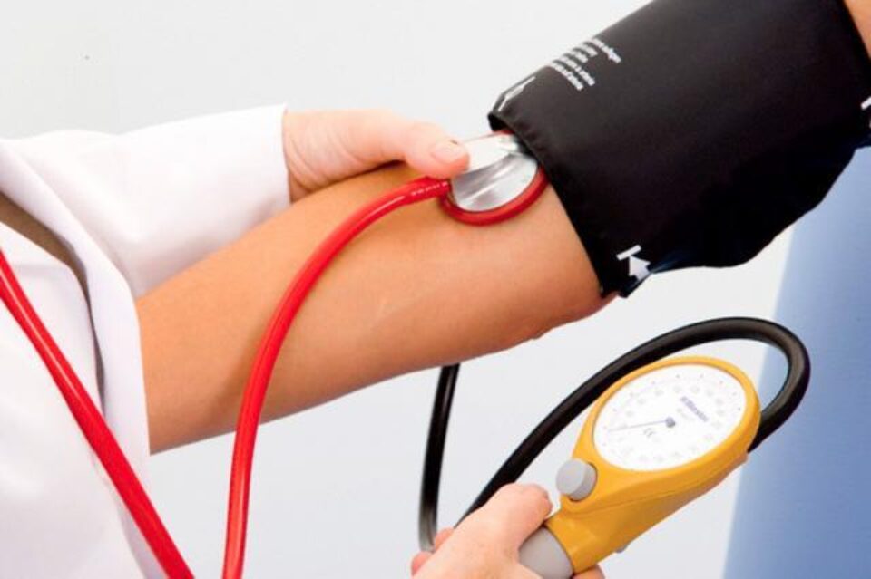 Potrivit statisticii DSP, îmbolnăvirile prin hipertensiune arterială au scăzut cu aproape 2.000 de cazuri. Foto: CORBIS Potrivit statisticii DSP, îmbolnăvirile prin hipertensiune arterială au scăzut cu aproape 2.000 de cazuri. Foto: CORBIS