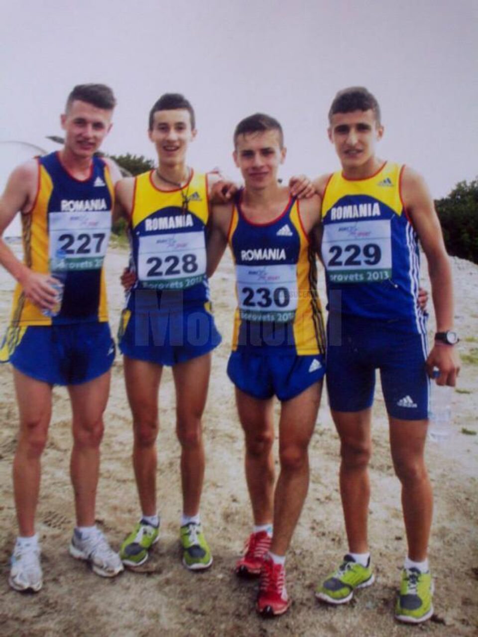 Andrei Leancă (numărul 203) alături de colegii din echipa României, medaliată cu bonz la europene