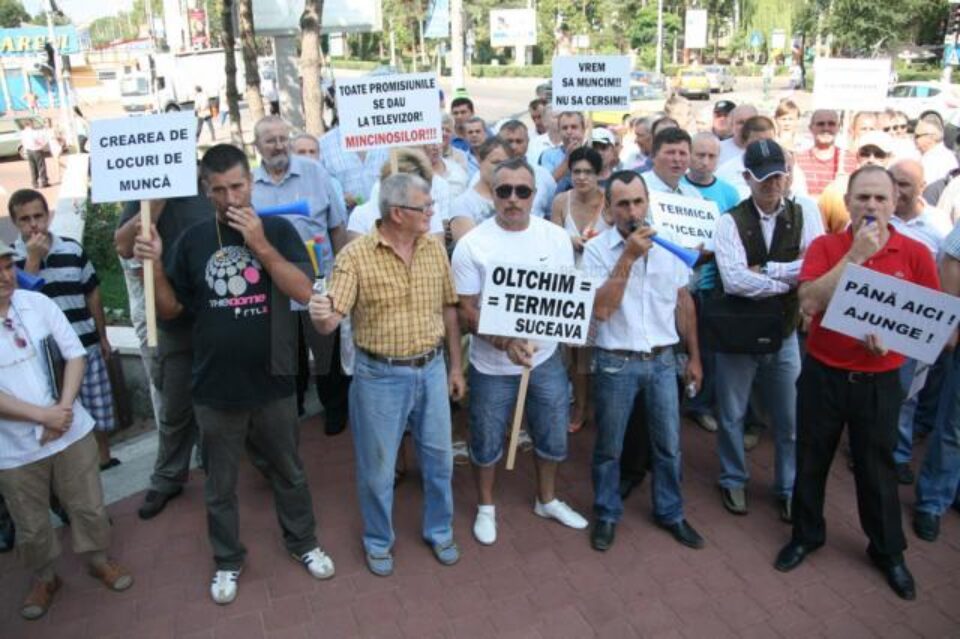 Protest zgomotos în fața Primăriei Suceava