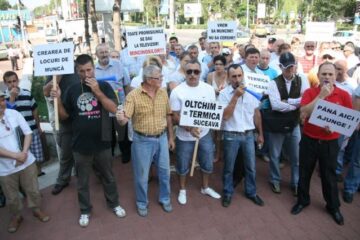 Protest zgomotos în fața Primăriei Suceava