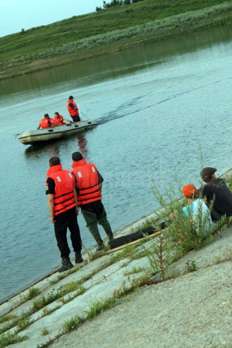 Pompierii de la Detașamentul Suceava nu au reușit până aseară să găsească trupul tânărului înecat