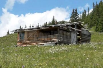 La Cârlibaba, Oliver Stan își construise o casă din lemn
