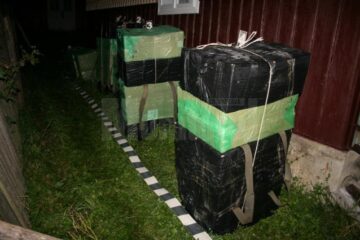 În coletele abandonate, polițiștii au găsit 12.499 de pachete de țigări, în valoare de 119.400 de lei