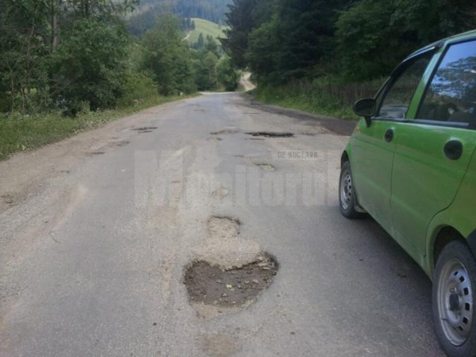 Pe raza județului Suceava, DN 18 înseamnă 40 de kilometri de gropi