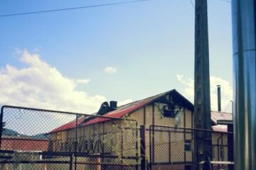 Incendiul a izbucnit în zona acoperișului, dar s-a manifestat cu precădere în interiorul halei, distrugând instalația de prelucrare a laptelui