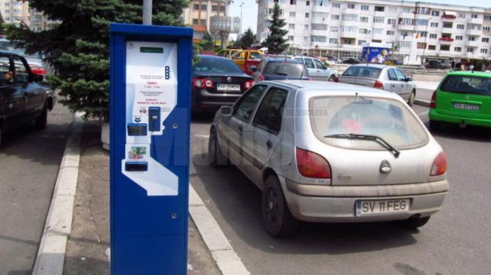 Șase aparate de taxat au fost montate în parcările din centrul Fălticeniului