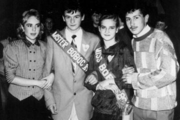 Miss și Mister Boboc 1989 - Liceul Dragoș Vodă, împreună cu Miss și Mister Boboc 1986