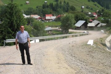 Trei drumuri agricole din Vatra Moldoviței au fost modernizate printr-un proiect european