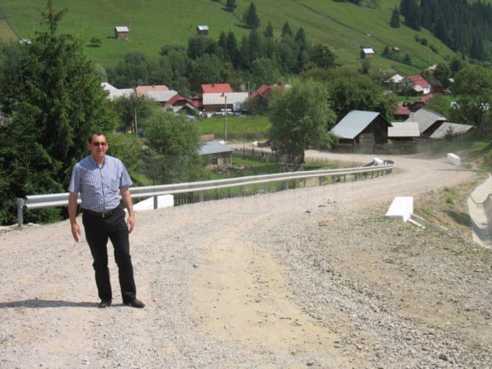 Trei drumuri agricole din Vatra Moldoviței au fost modernizate printr-un proiect european