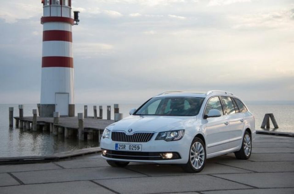 Skoda Superb își rafinează aspectul